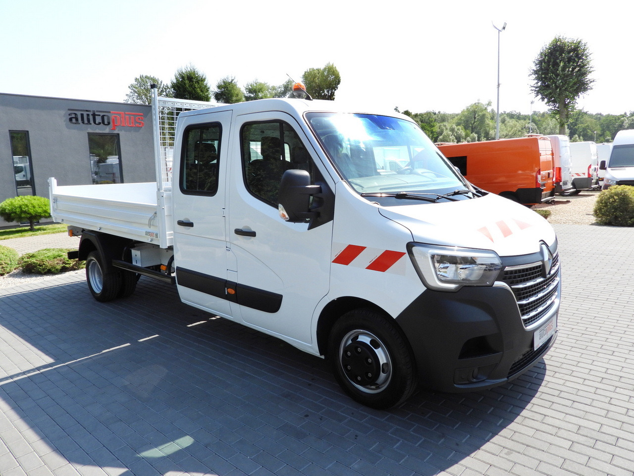 RENAULT MASTER TIPPER DOUBLE CABIN DOKA 6 SEATS CRUISE CONTROL LED LIGHTS TWIN WHEELS AIR CONDITIONING 130HP - Малотоннажный самосвал: фото 4 RENAULT MASTER TIPPER DOUBLE CABIN DOKA 6 SEATS CRUISE CONTROL LED LIGHTS TWIN WHEELS AIR CONDITIONING 130HP - Малотоннажный самосвал: фото 4