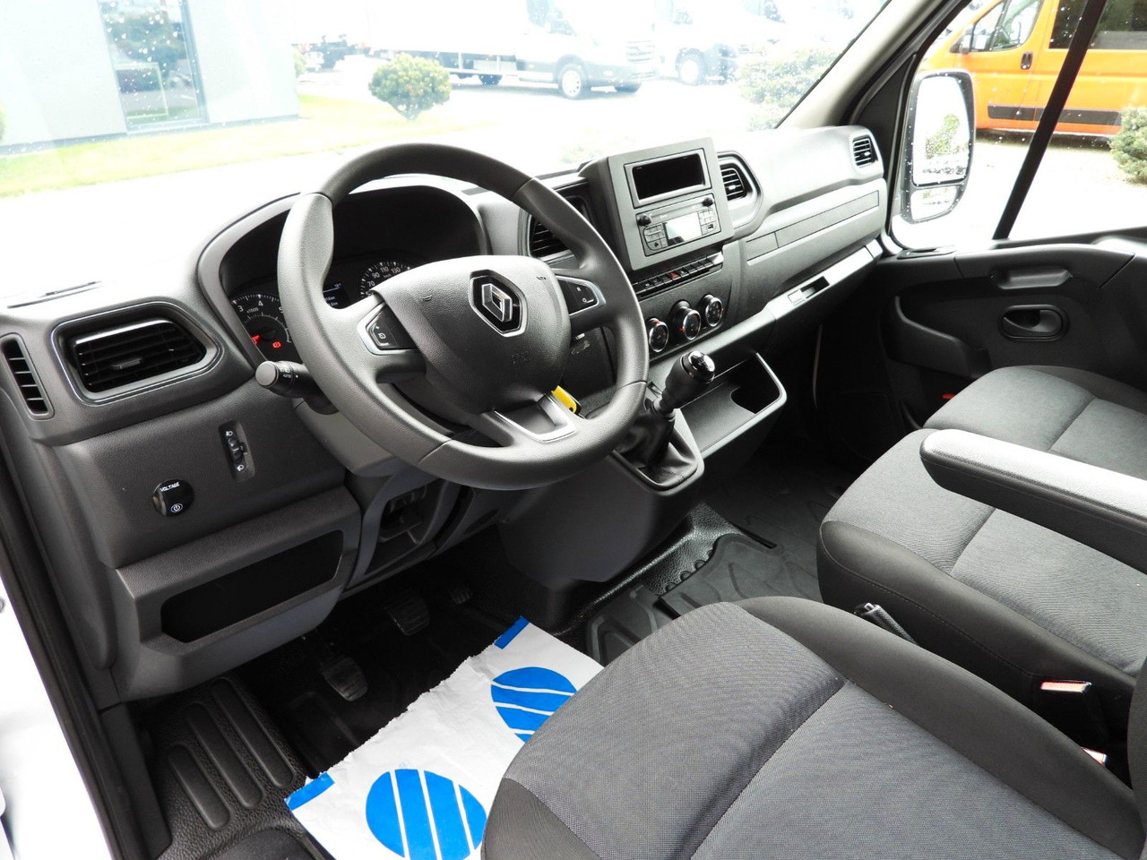 Renault MASTER PRITSCHE PLANE 10 PALETTEN WEBASTO A/C - Тентованный фургон: фото 2 Renault MASTER PRITSCHE PLANE 10 PALETTEN WEBASTO A/C - Тентованный фургон: фото 2