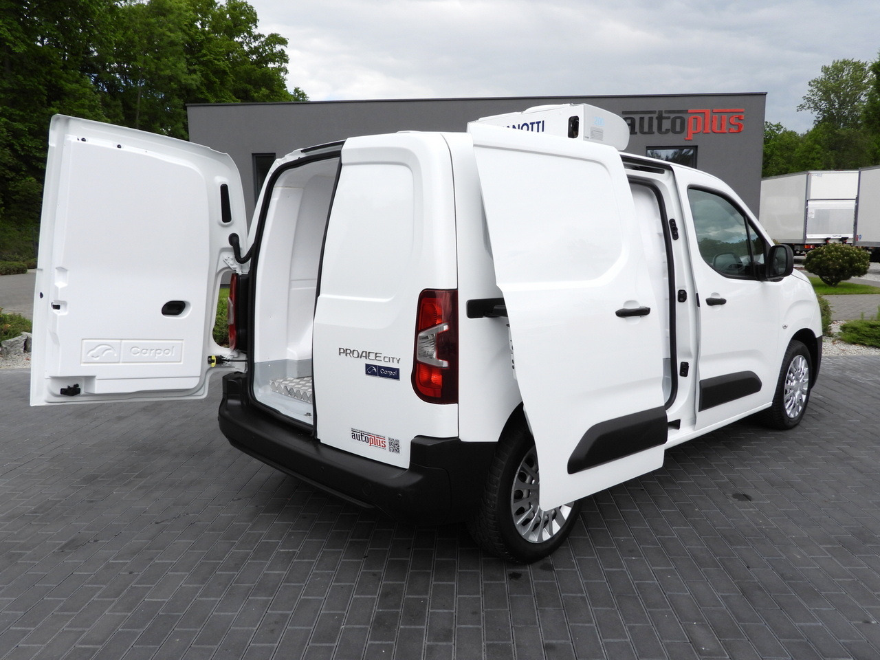 TOYOTA PROACE CITY  REFRIGERATOR VAN -15*C POWER SUPPLY 230V CRUISE CONTROL AIR CONDITIONING  100HP - Фургон-рефрижератор: фото 3 TOYOTA PROACE CITY  REFRIGERATOR VAN -15*C POWER SUPPLY 230V CRUISE CONTROL AIR CONDITIONING  100HP - Фургон-рефрижератор: фото 3