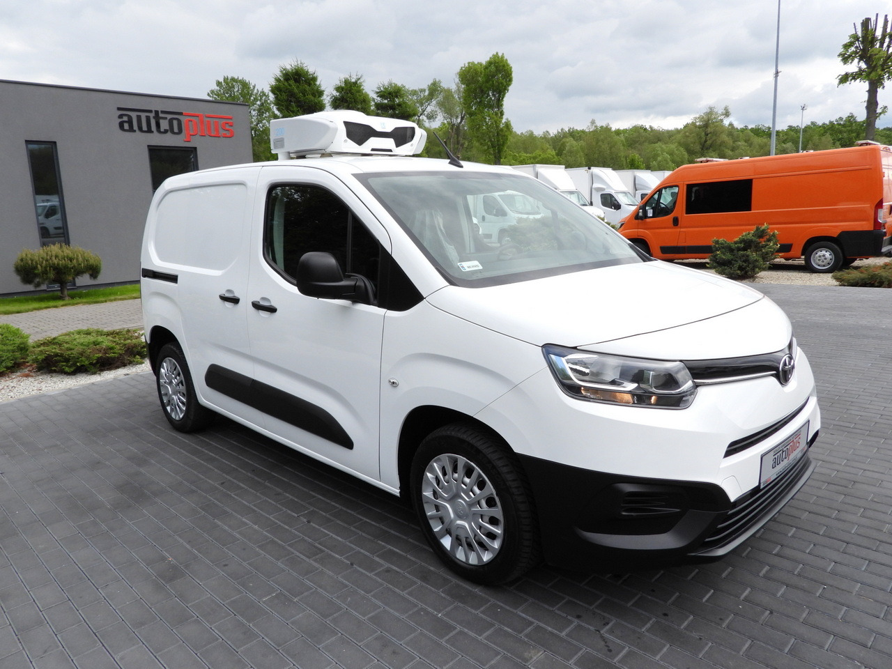 TOYOTA PROACE CITY REFRIGERATOR VAN -15*C POWER SUPPLY 230V CRUISE CONTROL AIR CONDITIONING 100HP - Фургон-рефрижератор: фото 4 TOYOTA PROACE CITY REFRIGERATOR VAN -15*C POWER SUPPLY 230V CRUISE CONTROL AIR CONDITIONING 100HP - Фургон-рефрижератор: фото 4
