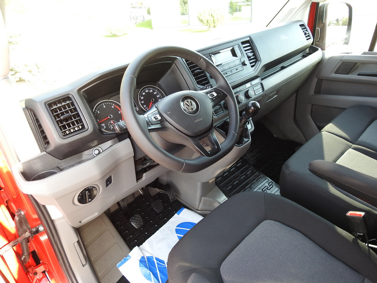 VOLKSWAGEN CRAFTER STAKE BODY DOUBLE CABIN DOKA 7 SEATS AIR CONDITIONING 140HP - Грузопассажирский фургон: фото 2 VOLKSWAGEN CRAFTER STAKE BODY DOUBLE CABIN DOKA 7 SEATS AIR CONDITIONING 140HP - Грузопассажирский фургон: фото 2