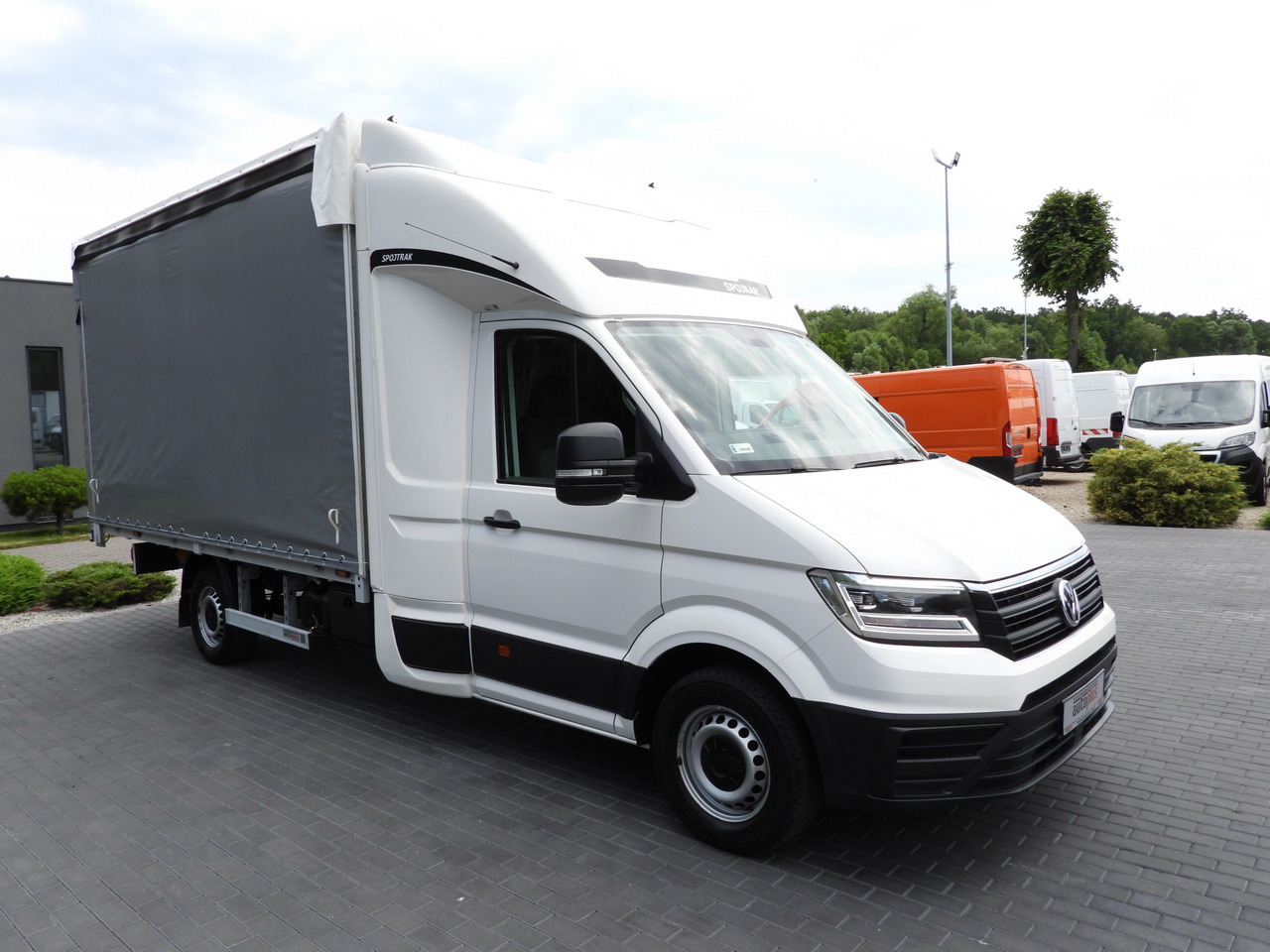 VOLKSWAGEN CRAFTER TARPAULIN 8 PALLETS CRUISE CONTROL LED LIGHTS AIR CONDITIONING 180HP - Тентованный фургон: фото 4 VOLKSWAGEN CRAFTER TARPAULIN 8 PALLETS CRUISE CONTROL LED LIGHTS AIR CONDITIONING 180HP - Тентованный фургон: фото 4