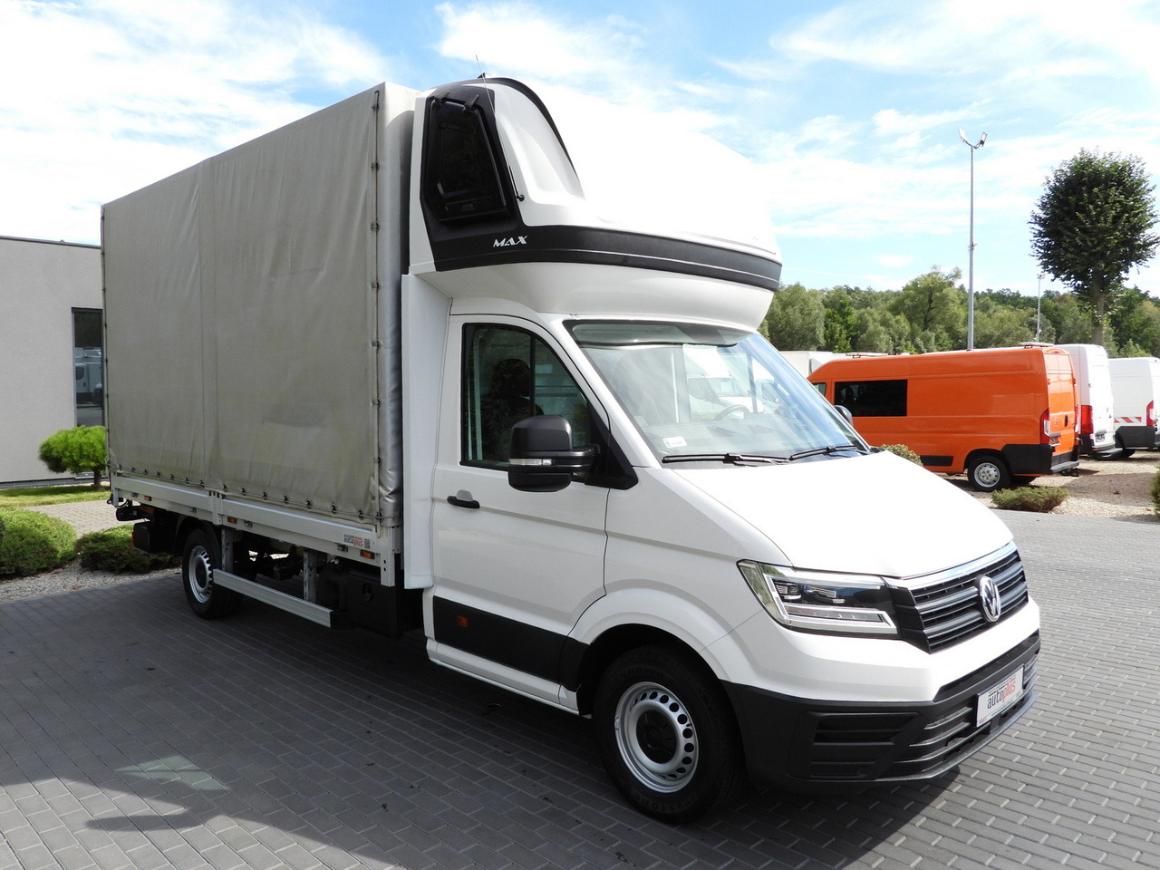 VOLKSWAGEN CRAFTER TARPAULIN LIFT 8 PALLETS WEBASTO CRUISE CONTROL LED LIGHTS AIR CONDITIONING 180HP - Тентованный фургон: фото 4 VOLKSWAGEN CRAFTER TARPAULIN LIFT 8 PALLETS WEBASTO CRUISE CONTROL LED LIGHTS AIR CONDITIONING 180HP - Тентованный фургон: фото 4
