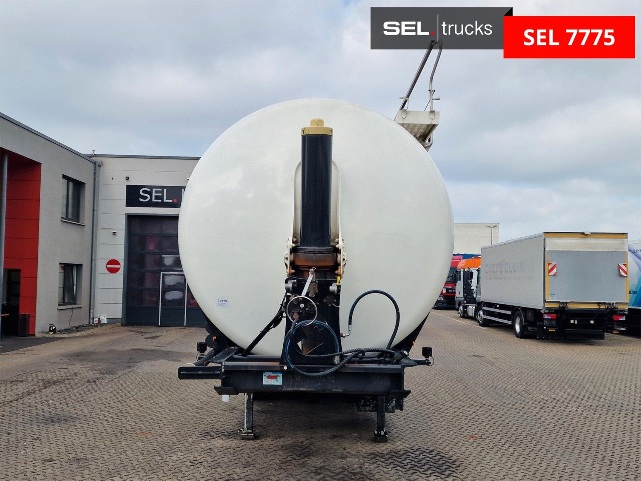 Spitzer SKS 27 / Kippsilo / 53.000 l / Liftachse - Полуприцеп цистерна для сыпучих грузов: фото 2 Spitzer SKS 27 / Kippsilo / 53.000 l / Liftachse - Полуприцеп цистерна для сыпучих грузов: фото 2