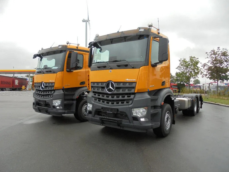 Mercedes-Benz Arocs 2848 6X2 NEW DEMO - Грузовик-шасси: фото 1 Mercedes-Benz Arocs 2848 6X2 NEW DEMO - Грузовик-шасси: фото 1