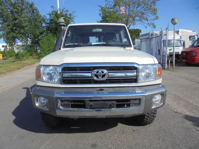 Toyota Land Cruiser HZJ76L 4X4 EXPORT OUTSIDE EU ONLY - Легковой автомобиль: фото 2 Toyota Land Cruiser HZJ76L 4X4 EXPORT OUTSIDE EU ONLY - Легковой автомобиль: фото 2