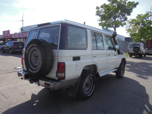 Toyota Land Cruiser HZJ76L 4X4 EXPORT OUTSIDE EU ONLY - Легковой автомобиль: фото 4 Toyota Land Cruiser HZJ76L 4X4 EXPORT OUTSIDE EU ONLY - Легковой автомобиль: фото 4