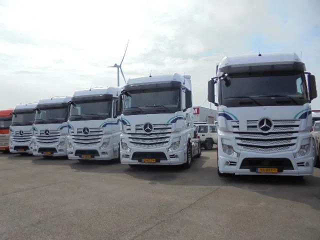 Mercedes-Benz Actros 1842 15x IN STOCK - Тягач: фото 1 Mercedes-Benz Actros 1842 15x IN STOCK - Тягач: фото 1