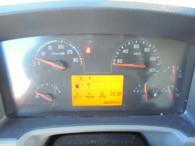 Грузовик с закрытым кузовом Volvo FL 210 APK-TUV 16-01-2026: фото 9
