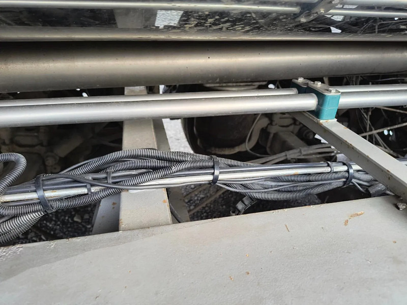 Полуприцеп-цистерна Для транспортировки молока ETA 29000L INSULATED INOX TANK - 1 COMP - PUMP: фото 11 Полуприцеп-цистерна Для транспортировки молока ETA 29000L INSULATED INOX TANK - 1 COMP - PUMP: фото 11