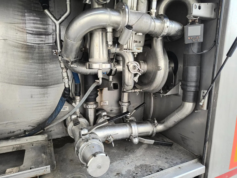 Полуприцеп-цистерна Для транспортировки молока ETA 29000L INSULATED INOX TANK - 1 COMP - PUMP: фото 8 Полуприцеп-цистерна Для транспортировки молока ETA 29000L INSULATED INOX TANK - 1 COMP - PUMP: фото 8