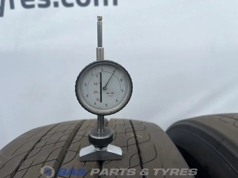 Continental Continental 315/70R22.5 EfficientPro HS5 156/150 M+S 3PMSF gebruikte set - Шина для Грузовиков: фото 3 Continental Continental 315/70R22.5 EfficientPro HS5 156/150 M+S 3PMSF gebruikte set - Шина для Грузовиков: фото 3