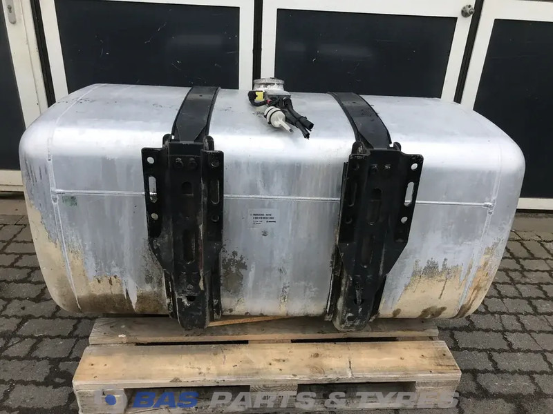 Mercedes-Benz Brandstoftank Mercedes 570 Liter A 960 475 27 03 - Топливный бак для Грузовиков: фото 3 Mercedes-Benz Brandstoftank Mercedes 570 Liter A 960 475 27 03 - Топливный бак для Грузовиков: фото 3
