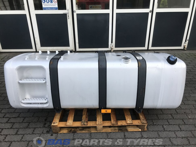 Mercedes-Benz Brandstoftank Mercedes 820 Liter A 960 470 34 01 - Топливный бак для Грузовиков: фото 1 Mercedes-Benz Brandstoftank Mercedes 820 Liter A 960 470 34 01 - Топливный бак для Грузовиков: фото 1