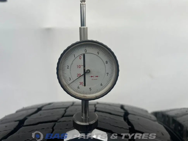 Michelin Remix Michelin Remix 295/60R22.5 X Multi D 150/147 M+S 3PMSF gebruikte set - Шина для Грузовиков: фото 3 Michelin Remix Michelin Remix 295/60R22.5 X Multi D 150/147 M+S 3PMSF gebruikte set - Шина для Грузовиков: фото 3