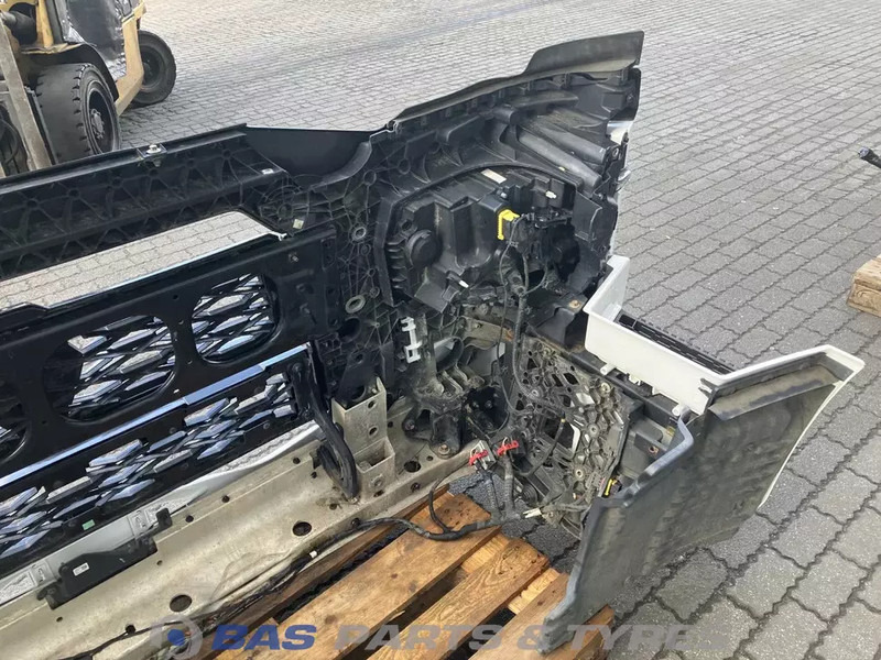 Renault T-Serie Evolution Bumper Renault 7423645386 - Бампер для Грузовиков: фото 4 Renault T-Serie Evolution Bumper Renault 7423645386 - Бампер для Грузовиков: фото 4