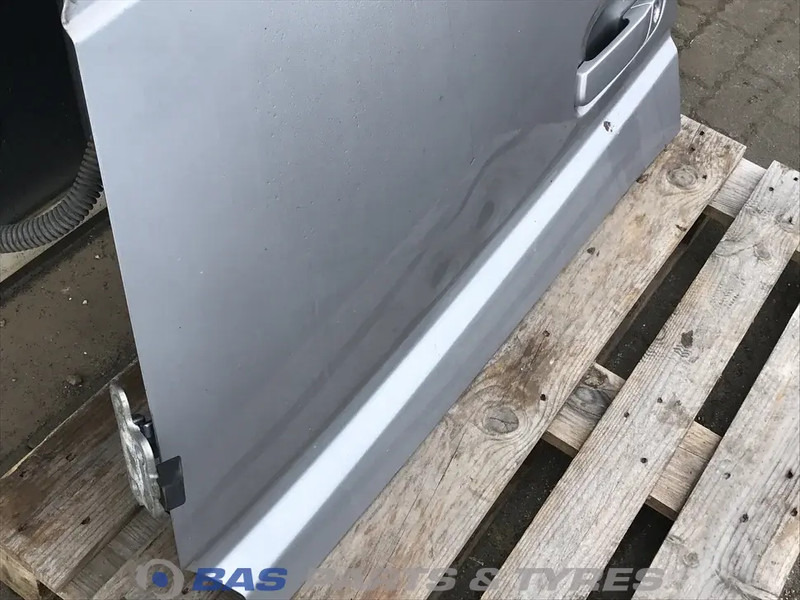 Volvo FH4 - Дверь и запчасти для Грузовиков: фото 3 Volvo FH4 - Дверь и запчасти для Грузовиков: фото 3