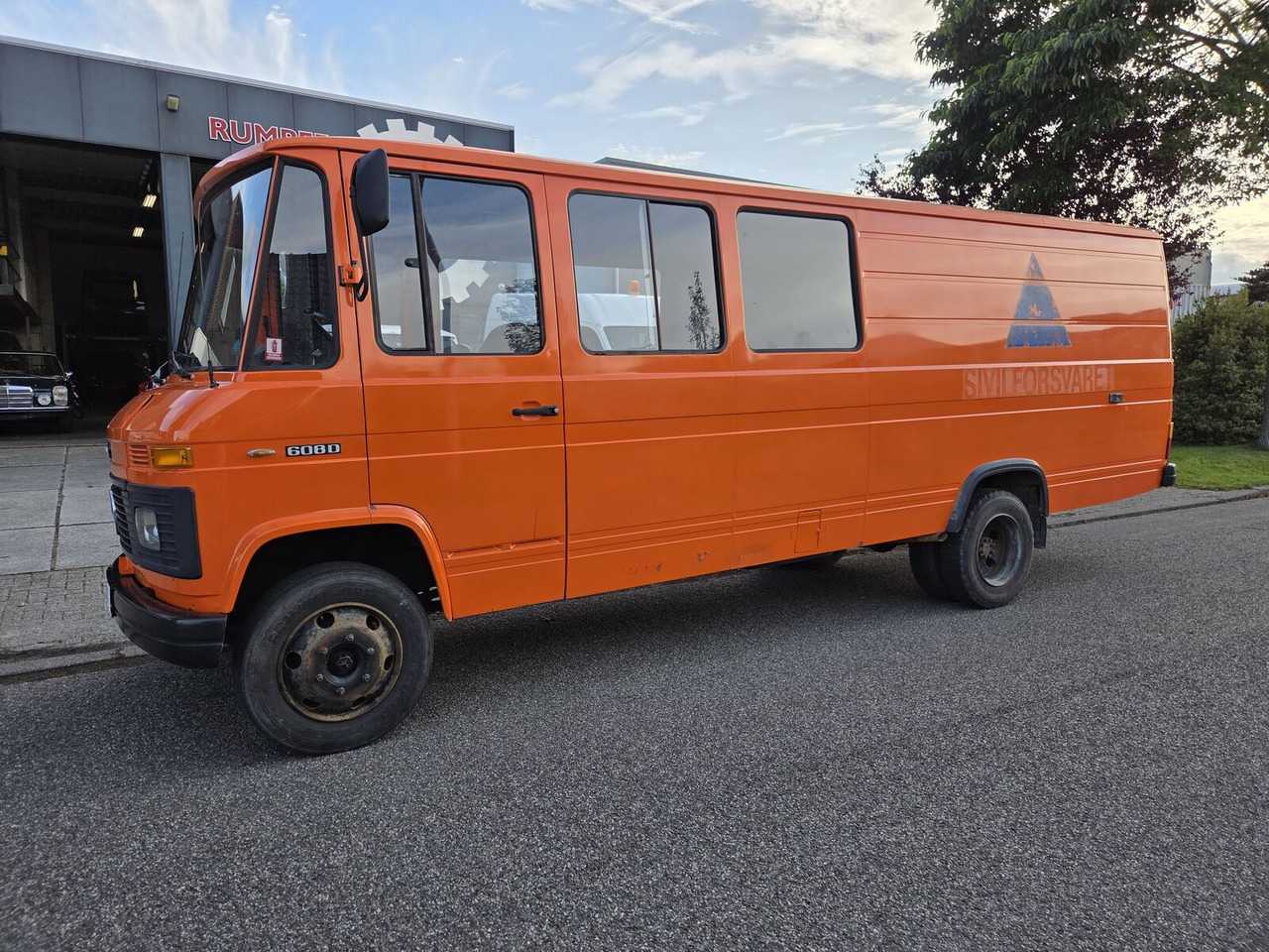 Mercedes-Benz L 608 D dubbel cabine (26700 km) goederen en personen bestelwagen - Пассажирский фургон: фото 1 Mercedes-Benz L 608 D dubbel cabine (26700 km) goederen en personen bestelwagen - Пассажирский фургон: фото 1