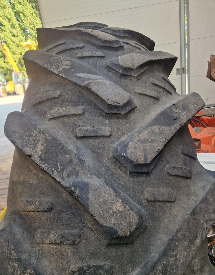 Колесо для Сельскохозяйственной техники Części do Ciągnika Massey Ferguson MF 3000, 6000 Koła tylne 18,4R38 do ciągnika MF: фото 8 Колесо для Сельскохозяйственной техники Części do Ciągnika Massey Ferguson MF 3000, 6000 Koła tylne 18,4R38 do ciągnika MF: фото 8