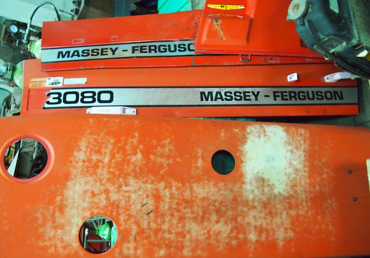 Części do Ciągnika Massey Ferguson MF 3000 Maska, osłona silnika MF 3000 - Двигатель и запчасти для Сельскохозяйственной техники: фото 2 Części do Ciągnika Massey Ferguson MF 3000 Maska, osłona silnika MF 3000 - Двигатель и запчасти для Сельскохозяйственной техники: фото 2