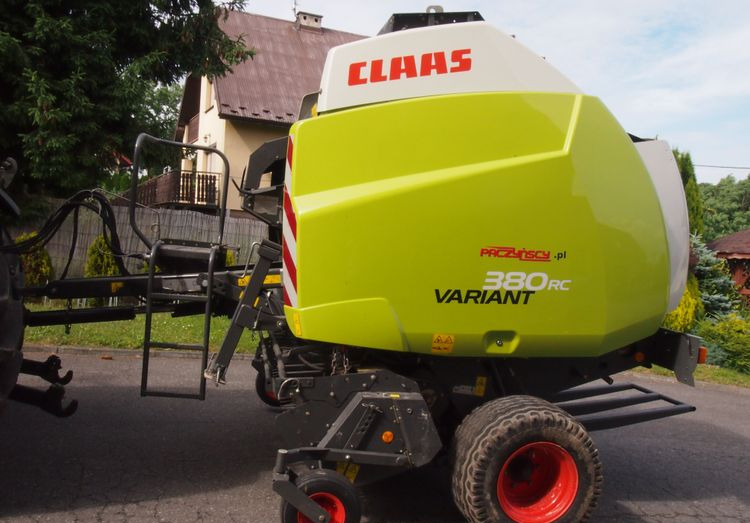 Prasa Claas VARIANT 380 RC 2014 Prasa rolująca z nożami i opuszczana podłoga - Пресс-подборщик рулонный: фото 4 Prasa Claas VARIANT 380 RC 2014 Prasa rolująca z nożami i opuszczana podłoga - Пресс-подборщик рулонный: фото 4