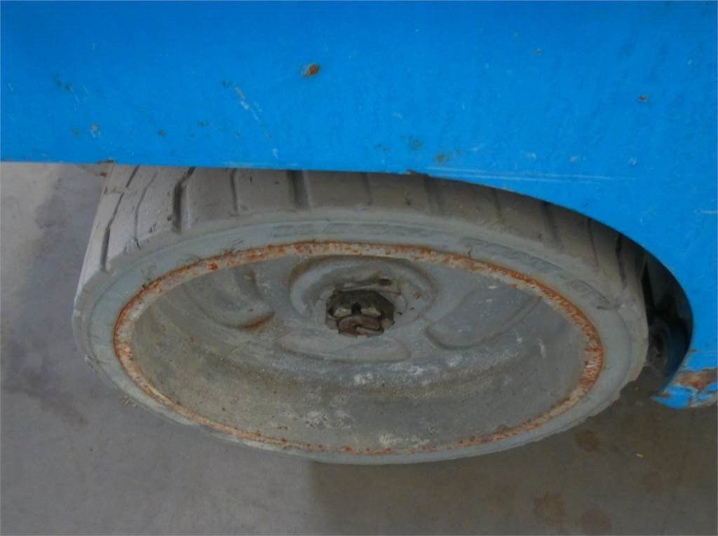 Ножничный подъемник Genie GS2032: фото 12 Ножничный подъемник Genie GS2032: фото 12