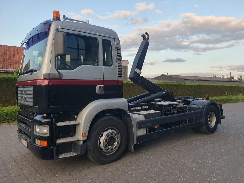 MAN TG 310 A - Крюковой мультилифт: фото 2 MAN TG 310 A - Крюковой мультилифт: фото 2