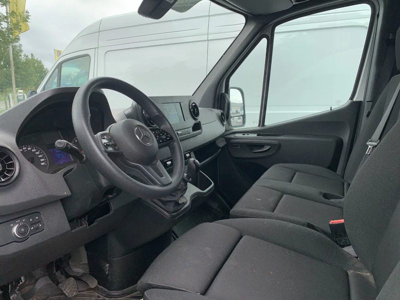 Mercedes-Benz Sprinter 317 CDI*L2H2*360°CAMERA*TEMPOMAT*NAVIGATIE*STOELVERWARMING* - Цельнометаллический фургон: фото 3 Mercedes-Benz Sprinter 317 CDI*L2H2*360°CAMERA*TEMPOMAT*NAVIGATIE*STOELVERWARMING* - Цельнометаллический фургон: фото 3