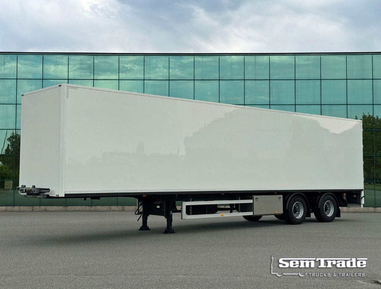 FAG 2 AS Burgers BAK Geisoleerd Gegalvaniseerd Chassis ZO Goed ALS Nieuw Direct Leverbaar 1325 x 244 x 267 CM Inwendig - Полуприцеп-фургон: фото 1 FAG 2 AS Burgers BAK Geisoleerd Gegalvaniseerd Chassis ZO Goed ALS Nieuw Direct Leverbaar 1325 x 244 x 267 CM Inwendig - Полуприцеп-фургон: фото 1