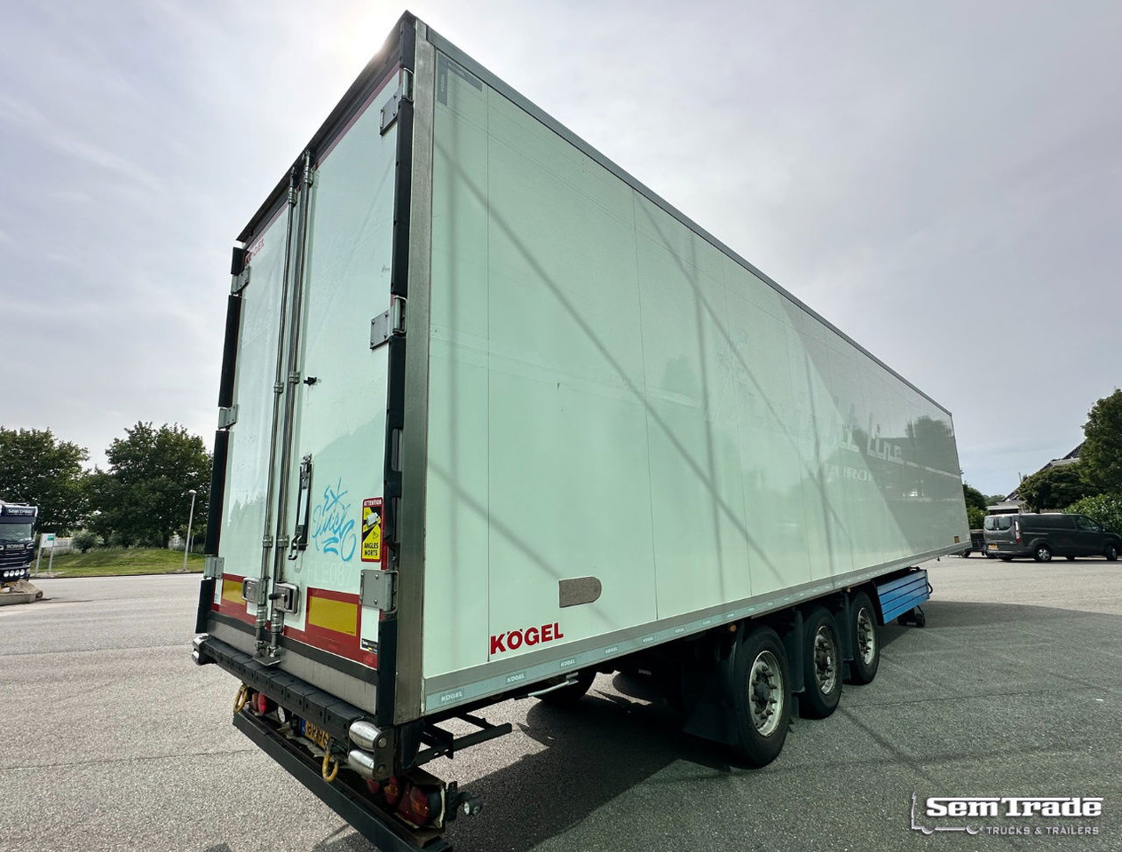 Kögel S24-4 Thermo King SLXi 300 Lift Axle 1340x250x270 CM Inside Super Condition - Полуприцеп-рефрижератор: фото 4 Kögel S24-4 Thermo King SLXi 300 Lift Axle 1340x250x270 CM Inside Super Condition - Полуприцеп-рефрижератор: фото 4