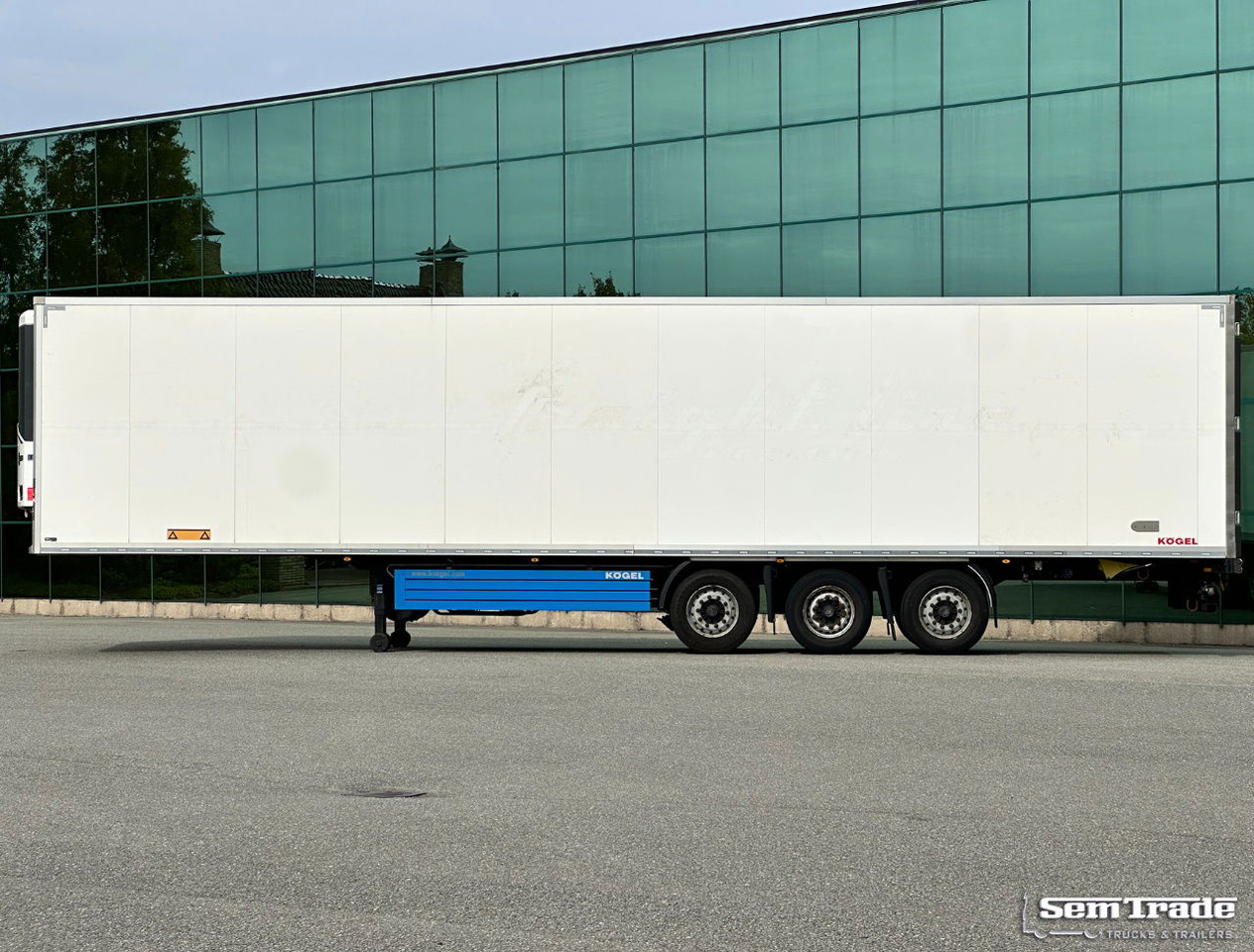 Kögel S24-4 Thermo King SLXi 300 Lift Axle 1340x250x270 CM Inside Super Condition - Полуприцеп-рефрижератор: фото 2 Kögel S24-4 Thermo King SLXi 300 Lift Axle 1340x250x270 CM Inside Super Condition - Полуприцеп-рефрижератор: фото 2
