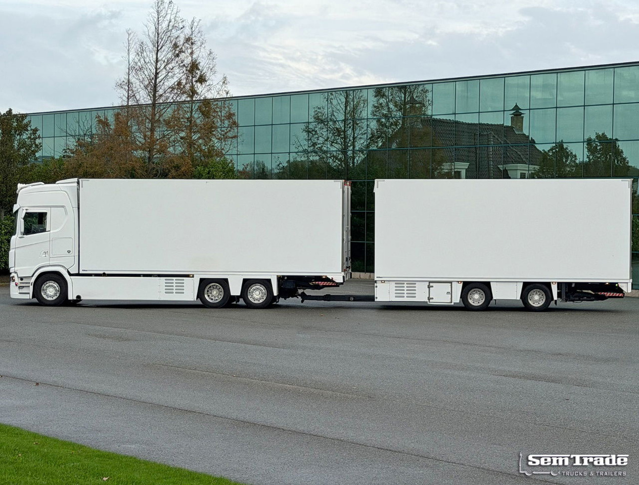 Scania S660 V8 Retarder Full Options 50CC VAN Beurden Boxes 2x Lift Super Condition - Рефрижератор: фото 2 Scania S660 V8 Retarder Full Options 50CC VAN Beurden Boxes 2x Lift Super Condition - Рефрижератор: фото 2