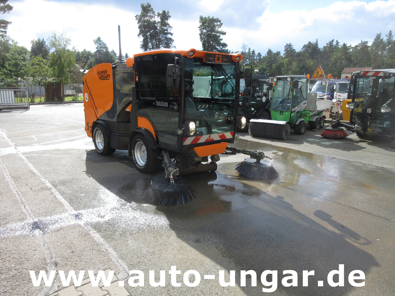 Boschung S2 Küpper-Weisser Kehrmaschine Urban Sweeper 2m³ Knicklenkung 40km/h - Подметально-уборочная машина: фото 1 Boschung S2 Küpper-Weisser Kehrmaschine Urban Sweeper 2m³ Knicklenkung 40km/h - Подметально-уборочная машина: фото 1