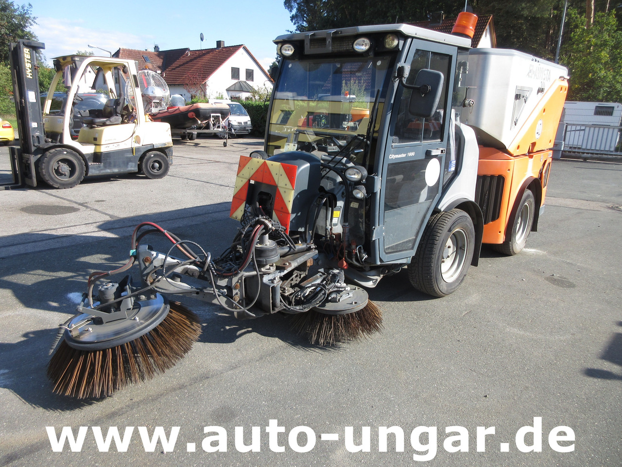 Hako CM 1600 Kehrmaschine 4x4 Baujahr 2018 3 Besen MOTORSCHADEN - Подметально-уборочная машина: фото 3 Hako CM 1600 Kehrmaschine 4x4 Baujahr 2018 3 Besen MOTORSCHADEN - Подметально-уборочная машина: фото 3