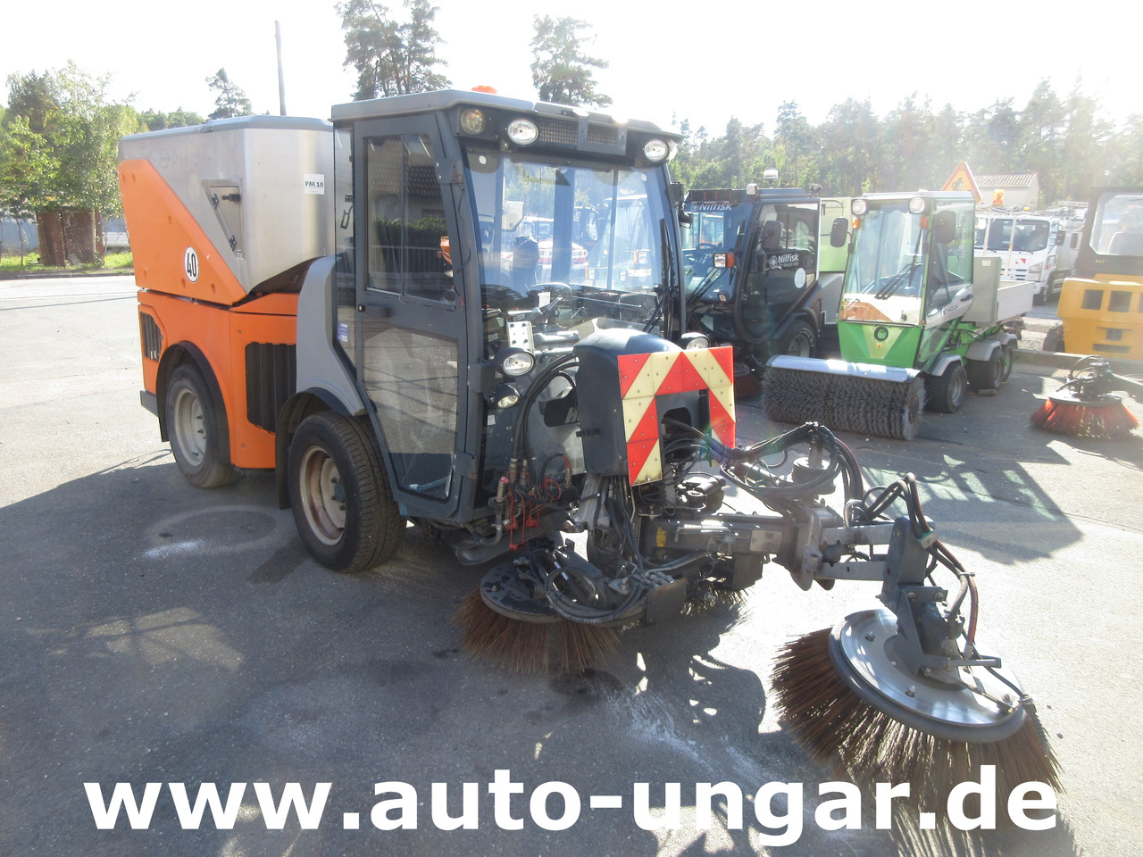 Hako CM 1600 Kehrmaschine 4x4 Baujahr 2018 3 Besen MOTORSCHADEN - Подметально-уборочная машина: фото 1 Hako CM 1600 Kehrmaschine 4x4 Baujahr 2018 3 Besen MOTORSCHADEN - Подметально-уборочная машина: фото 1
