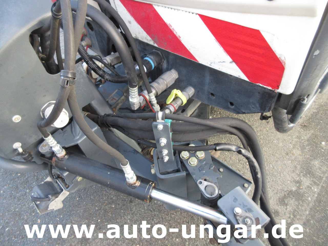 Hako CityMaster CM2000 2 Besen Baujahr 2015 Kehrmaschine 4-Rad-Lenkung - Подметально-уборочная машина: фото 5 Hako CityMaster CM2000 2 Besen Baujahr 2015 Kehrmaschine 4-Rad-Lenkung - Подметально-уборочная машина: фото 5