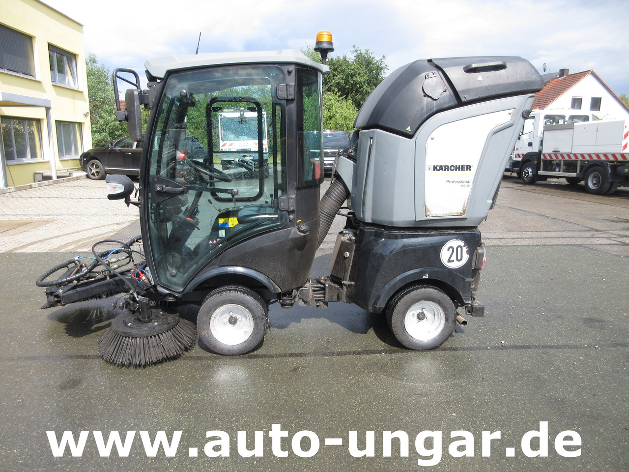 KÄRCHER MC 50 Advanced MIC 50 Professional Kleinkehrmaschine 4x4 Geräteträger - Подметально-уборочная машина: фото 4 KÄRCHER MC 50 Advanced MIC 50 Professional Kleinkehrmaschine 4x4 Geräteträger - Подметально-уборочная машина: фото 4