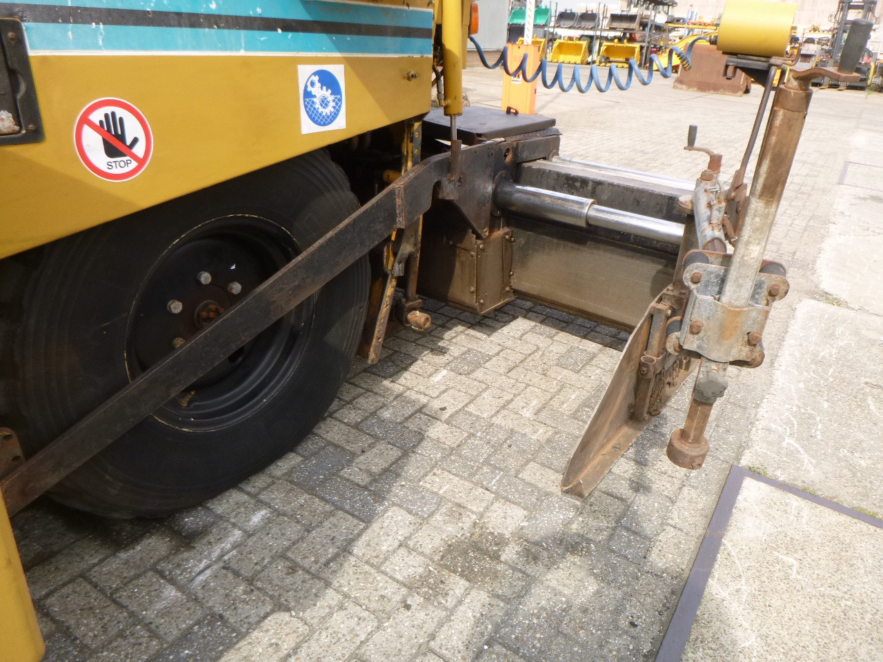 Асфальтоукладчик CATERPILLAR BB730: фото 22