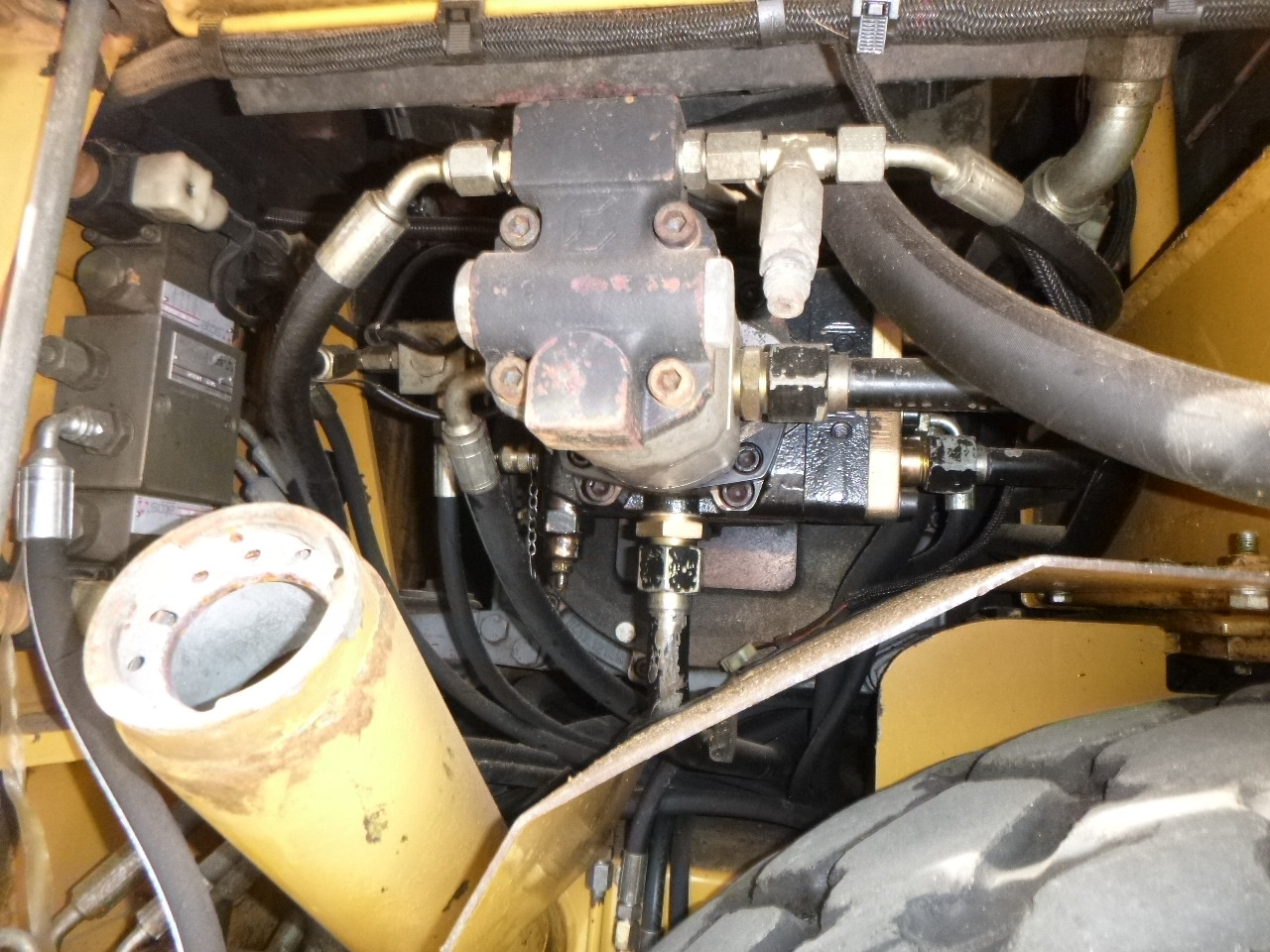 Асфальтоукладчик CATERPILLAR BB730: фото 41