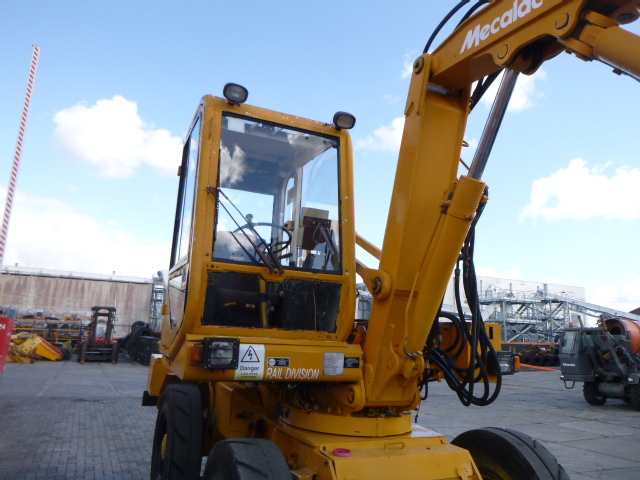 Колёсный экскаватор MECALAC MECALAC 11 CX MEWP ROAD RAIL DIVISION: фото 11 Колёсный экскаватор MECALAC MECALAC 11 CX MEWP ROAD RAIL DIVISION: фото 11