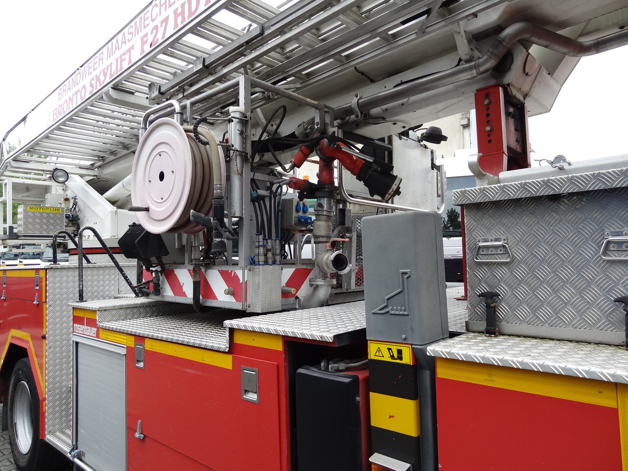 MAN L2000 18.284 Feuerwehr Bronto Skylift 27 Meter - Грузовик с подъемником: фото 2 MAN L2000 18.284 Feuerwehr Bronto Skylift 27 Meter - Грузовик с подъемником: фото 2