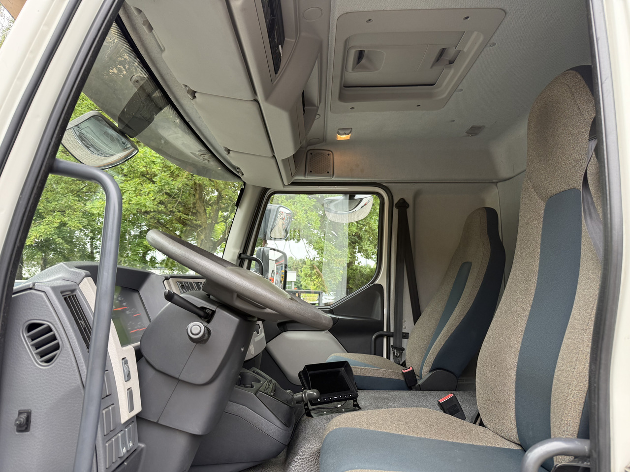 Volvo FL250.16 HMF 875 K3 - Грузовик бортовой/ Платформа, Автоманипулятор: фото 4 Volvo FL250.16 HMF 875 K3 - Грузовик бортовой/ Платформа, Автоманипулятор: фото 4