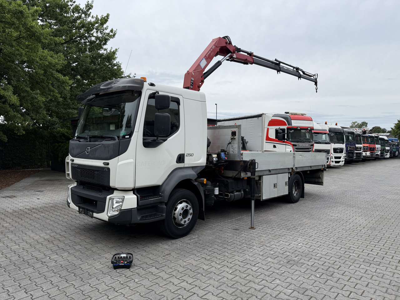 Volvo FL250.16 HMF 875 K3 - Грузовик бортовой/ Платформа, Автоманипулятор: фото 1 Volvo FL250.16 HMF 875 K3 - Грузовик бортовой/ Платформа, Автоманипулятор: фото 1