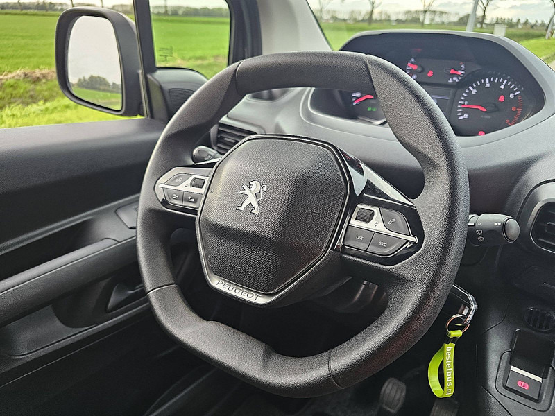 Peugeot Partner  1.5 BHDI 102 в лизинг Peugeot Partner  1.5 BHDI 102: фото 9 Peugeot Partner  1.5 BHDI 102 в лизинг Peugeot Partner  1.5 BHDI 102: фото 9