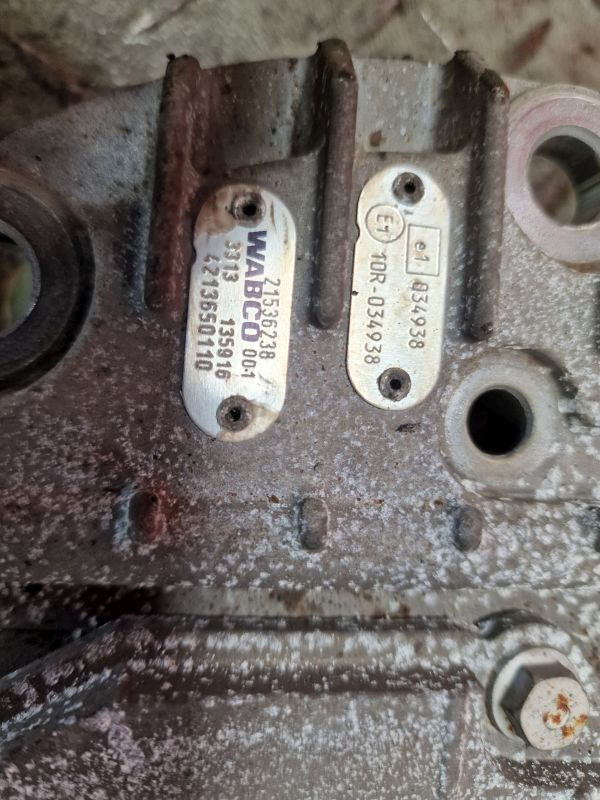 Volvo AT2612D Gearbox ECU Gearbox - Коробка передач: фото 3 Volvo AT2612D Gearbox ECU Gearbox - Коробка передач: фото 3