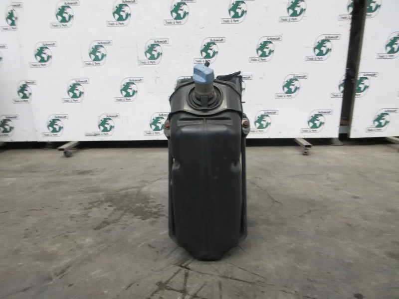 Mercedes-Benz A 960 470 40 15 // A 960 470 27 15 // A 960 470 28 15 AD BLUE TANK MERCEDES MP4 - Топливный бак для Грузовиков: фото 2 Mercedes-Benz A 960 470 40 15 // A 960 470 27 15 // A 960 470 28 15 AD BLUE TANK MERCEDES MP4 - Топливный бак для Грузовиков: фото 2