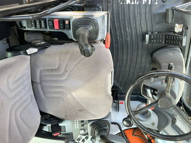 Hitachi ZX170W-6 - Колёсный экскаватор: фото 2 Hitachi ZX170W-6 - Колёсный экскаватор: фото 2