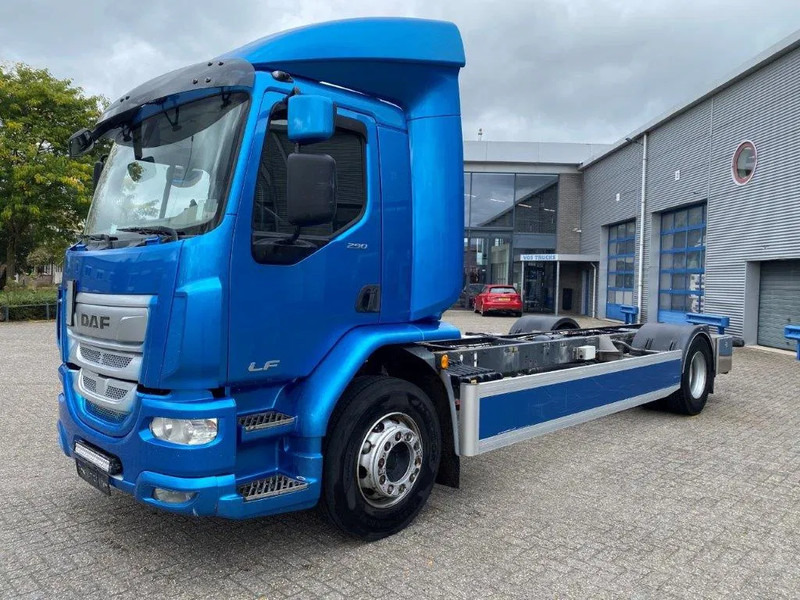 DAF LF290 / ONLY:429873KM / LWDS / GOOD TYRES / AUTOMATIC / EURO-6 / 2018 - Грузовик-шасси: фото 1 DAF LF290 / ONLY:429873KM / LWDS / GOOD TYRES / AUTOMATIC / EURO-6 / 2018 - Грузовик-шасси: фото 1