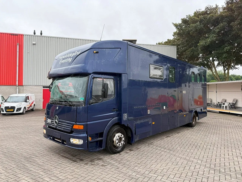 Mercedes-Benz Atego 1223 / ENGINE RUNNING / ONLY:159450 KM / HORSETRUCK / HEATED BOX / WATERTANK / LIVING ROOM / EURO-2 / MANUAL / 1998 - Коневоз: фото 1 Mercedes-Benz Atego 1223 / ENGINE RUNNING / ONLY:159450 KM / HORSETRUCK / HEATED BOX / WATERTANK / LIVING ROOM / EURO-2 / MANUAL / 1998 - Коневоз: фото 1