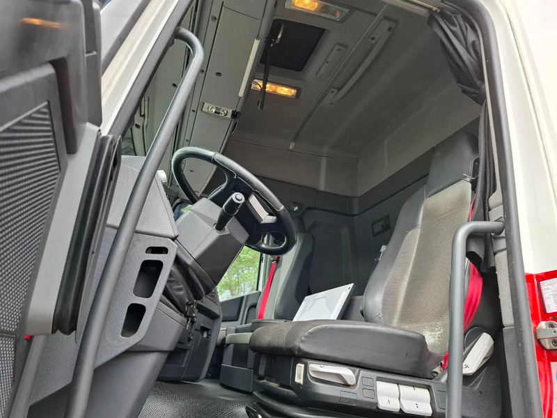 Грузовик с закрытым кузовом Renault T470 / CLEAN NL TRUCK / TUV:04-11-2025 / SLIDING ROOF / CURTAIN SAILS / SMART TACHO / ACC / LWDS / PLATFORM 2000KG / FRIDGE / AU: фото 18